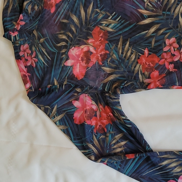 Top - Picture 2 of 3